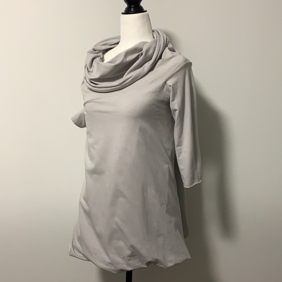 D-ROSS Asymmetric Cowl Neck Balloon Hem Top - Picture 3 of 10